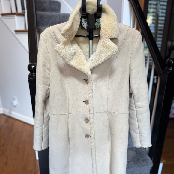 Soft Stunning Shearling Coat - Picture 2 of 5